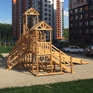 Зимние деревянные горки без покраски